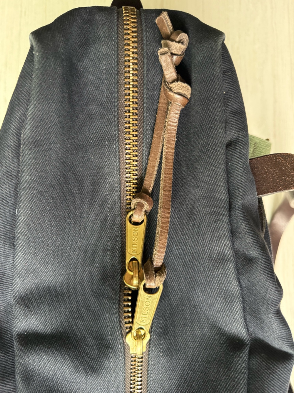 Filson Rugged Twill Zipper Tote Laptop Gym Bag Navy Made in USA Unisex Key Clip - Picture 13 of 16